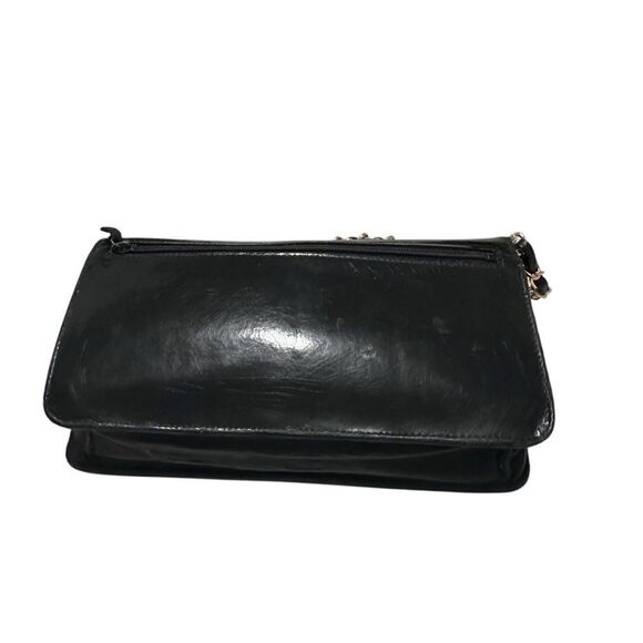 Chanel patent leather clutch with an added chain - Picture 13 of 15